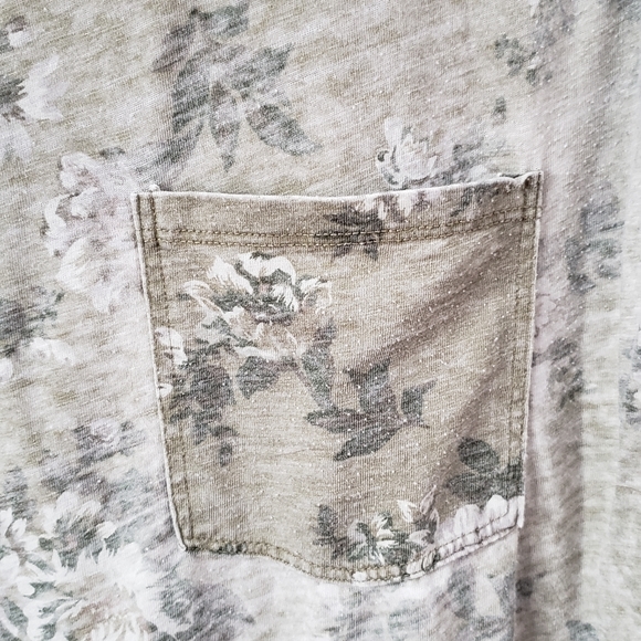 American Eagle Floral Tee - Picture 3 of 5